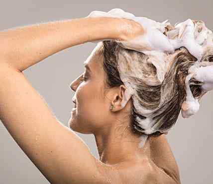 Cabelos lisos e cabelos alisados: qual é a diferença de cuidados?